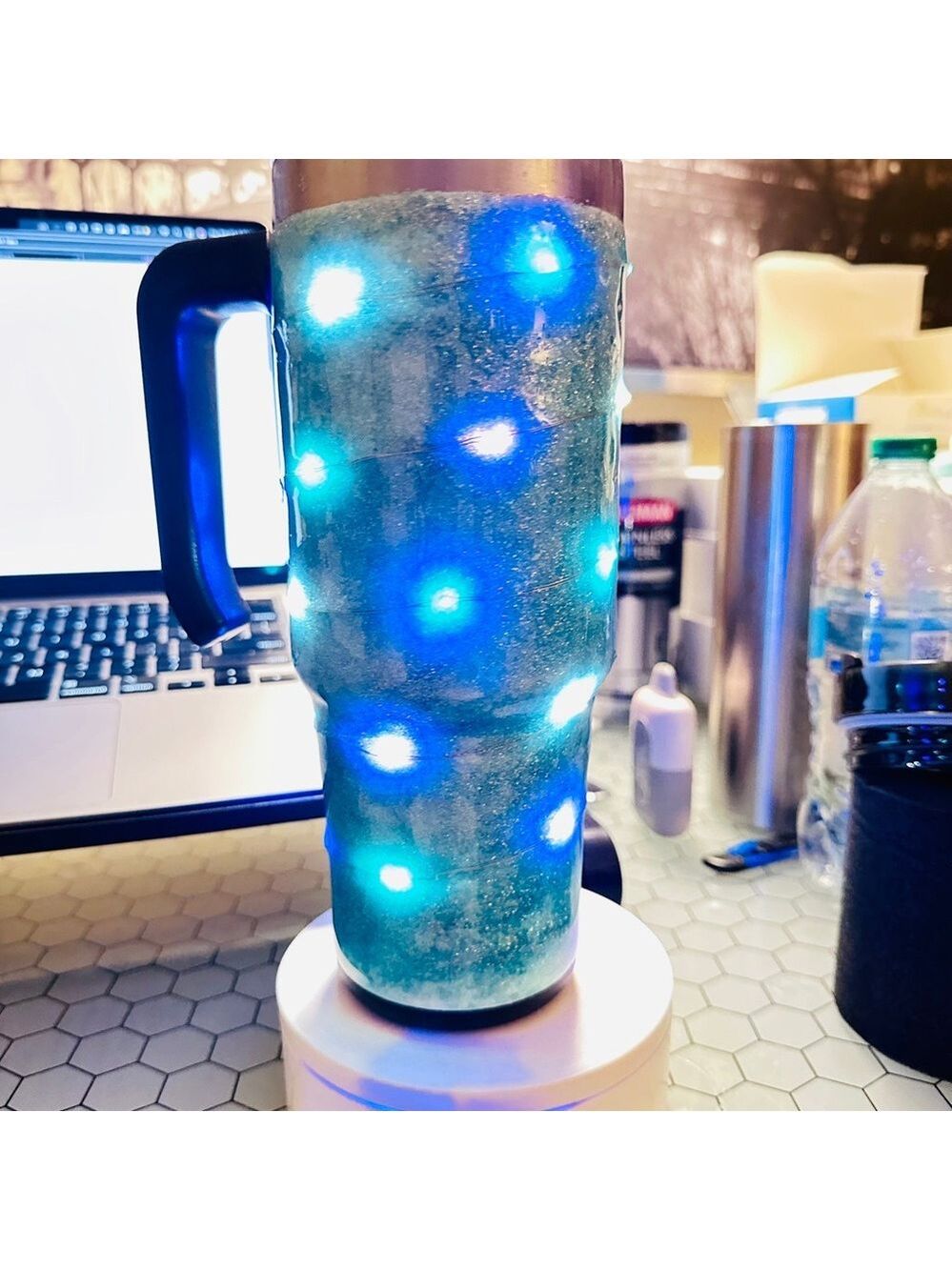 LED Light-Up Epoxy Tumbler with Handle 30 oz - Picture 4 of 4
